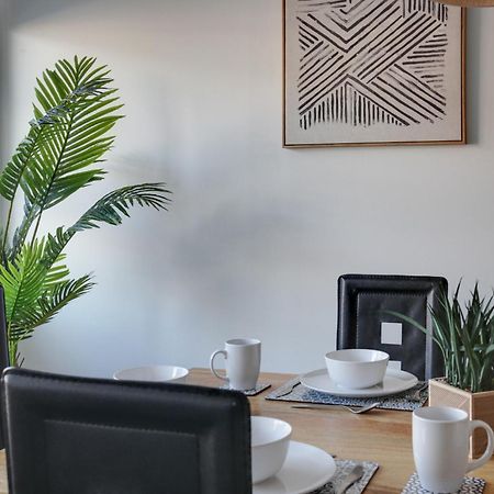 Niche Sunrise Townhouse Villa เชมส์ฟอร์ด ภายนอก รูปภาพ