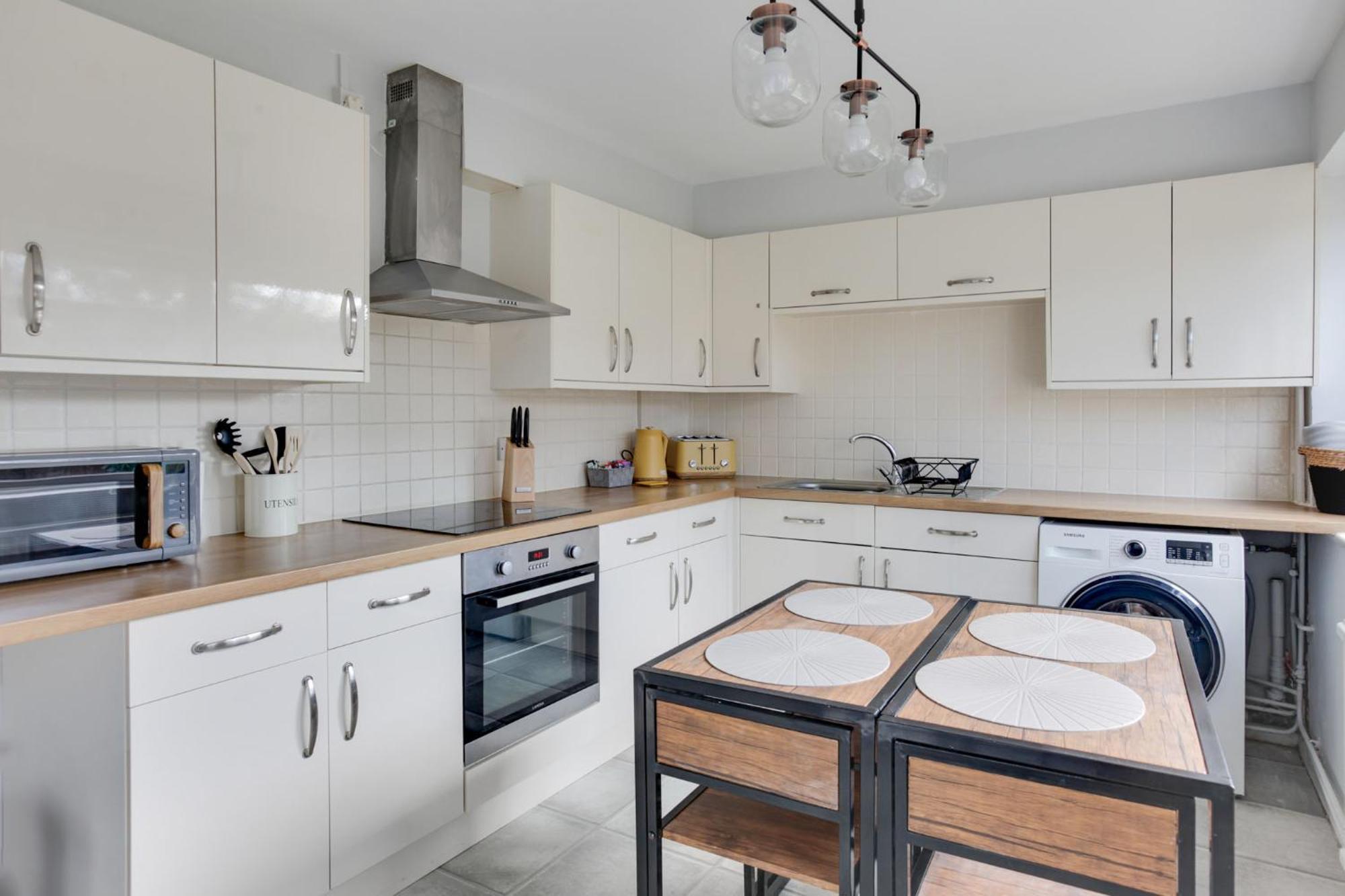 Niche Sunrise Townhouse Villa เชมส์ฟอร์ด ภายนอก รูปภาพ