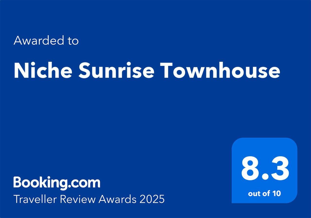 Niche Sunrise Townhouse Villa เชมส์ฟอร์ด ภายนอก รูปภาพ